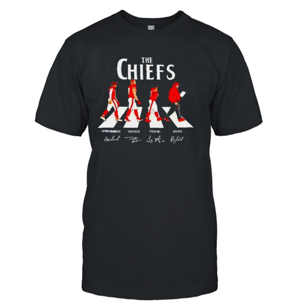 The Chiefs Cross Walk Patrick Mahomes Travis Kelce Tyreek Hill Andy Reid Signatures 2024 T-shirt